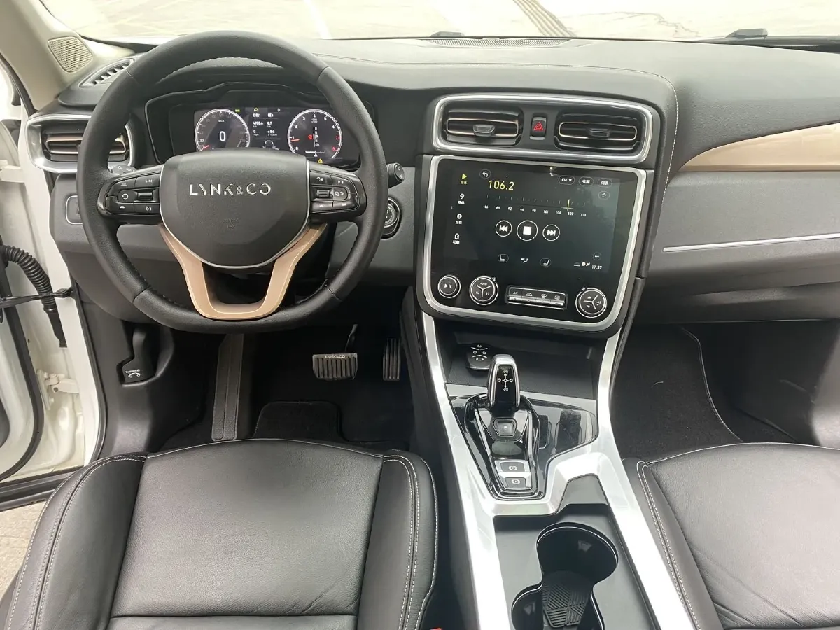 2017 Zotye SR9 2.0T 190HP L4 6DCT,autocango,china used car exporter,china ev exporter,chinese used car exporter,chinese used ev exporter