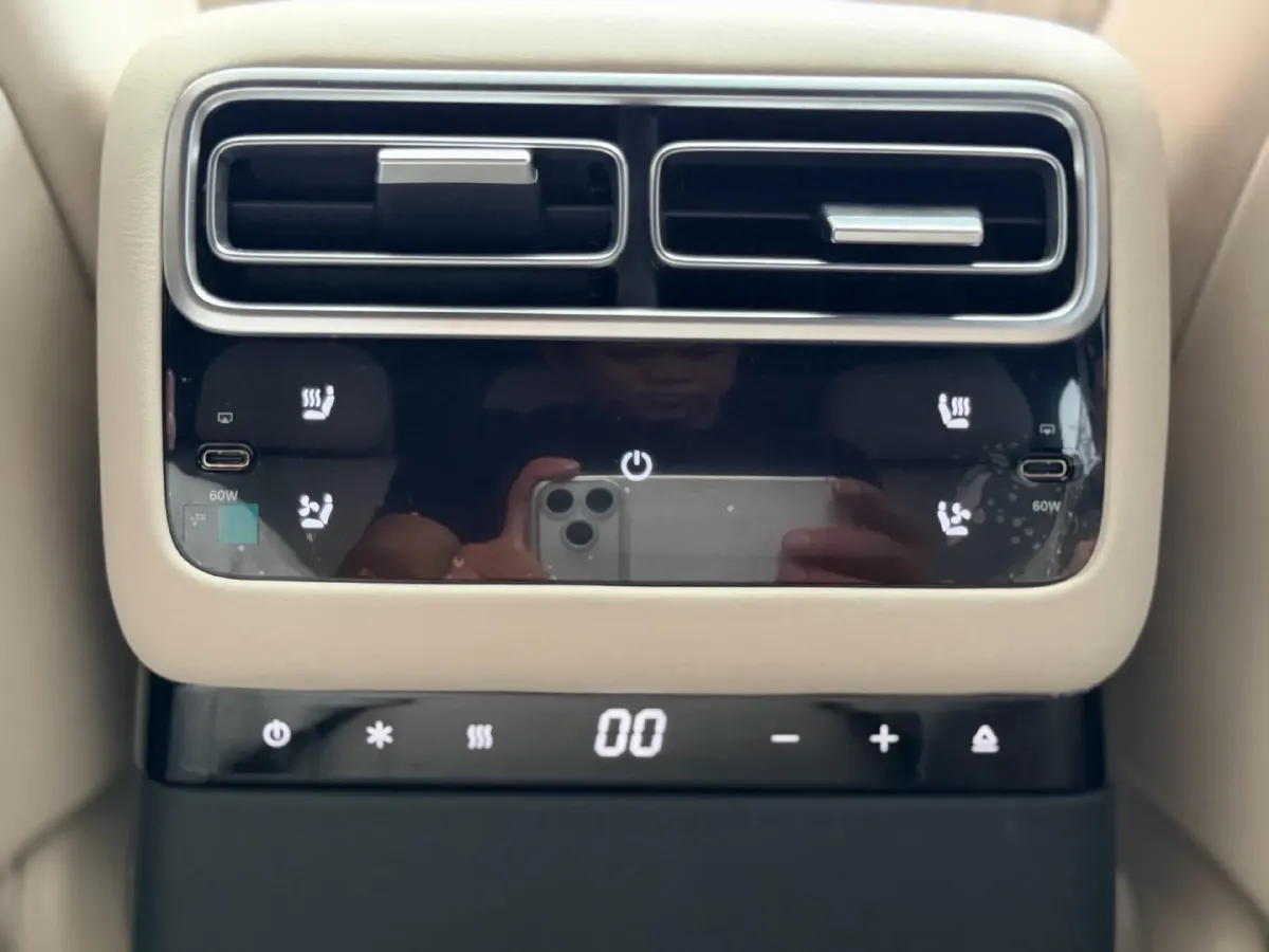 2024 Li L8 Range Extended 154HP REEV 52.3KWH,autocango,china used car exporter,china ev exporter,chinese used car exporter,chinese used ev exporter