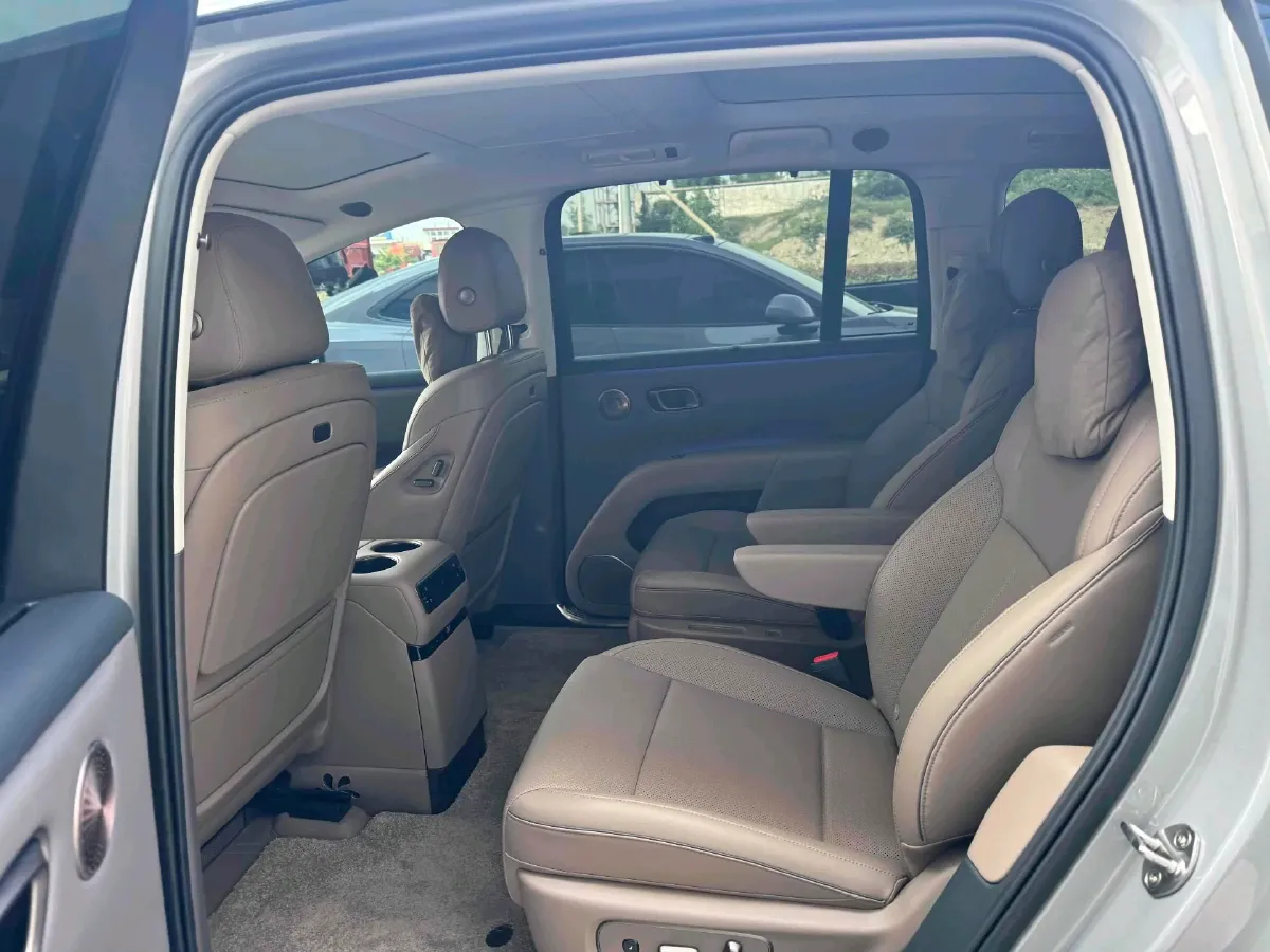 2025 Li i8 BEV,autocango,china used car exporter,china ev exporter,chinese used car exporter,chinese used ev exporter
