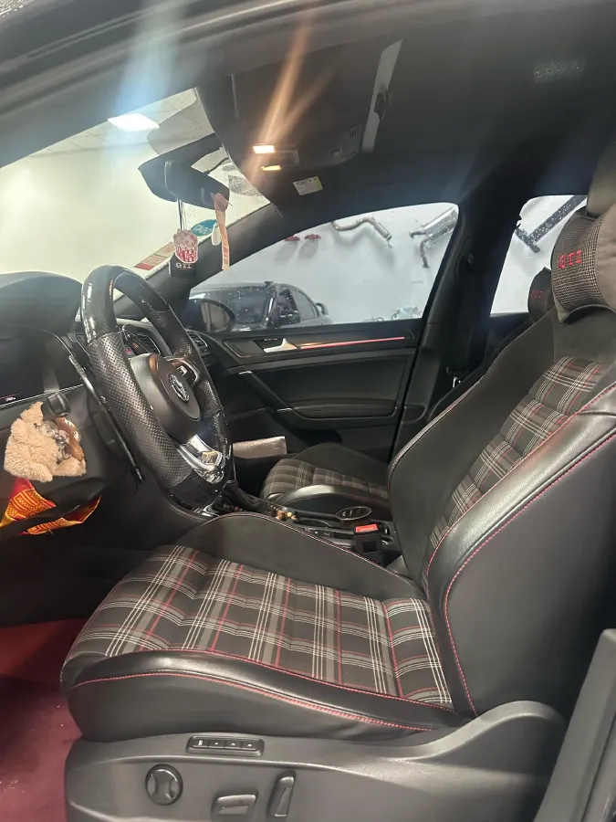 2018 Volkswagen GolfGTI 2.0T 220HP L4 7DCT,autocango,china used car exporter,china ev exporter,chinese used car exporter,chinese used ev exporter
