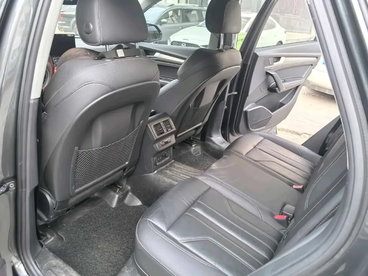 2022 Audi Q5L 2.0T 252HP L4 7DCT,autocango,china used car exporter,china ev exporter,chinese used car exporter,chinese used ev exporter