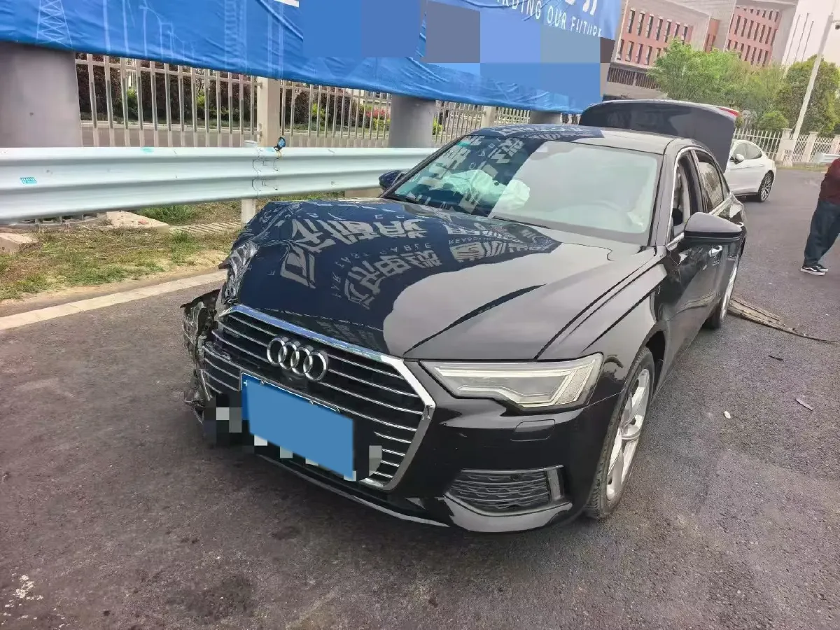 2019 Mercedes-Benz GLC Class 2.0T 245HP L4 9AT,autocango,china used car exporter,china ev exporter,chinese used car exporter,chinese used ev exporter
