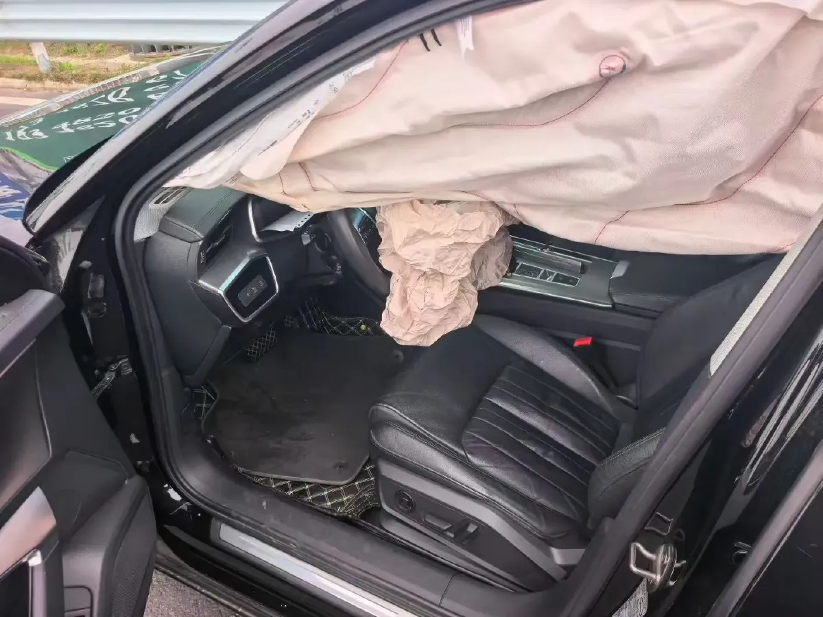 2019 Mercedes-Benz GLC Class 2.0T 245HP L4 9AT,autocango,china used car exporter,china ev exporter,chinese used car exporter,chinese used ev exporter