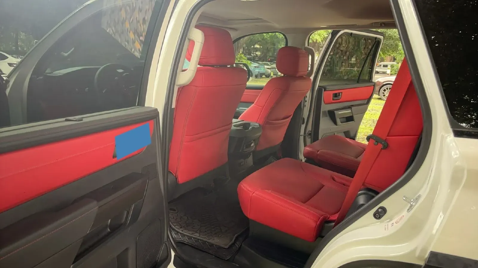 2023 HongQi H5 1.8T 197HP L4 8AT,autocango,china used car exporter,china ev exporter,chinese used car exporter,chinese used ev exporter