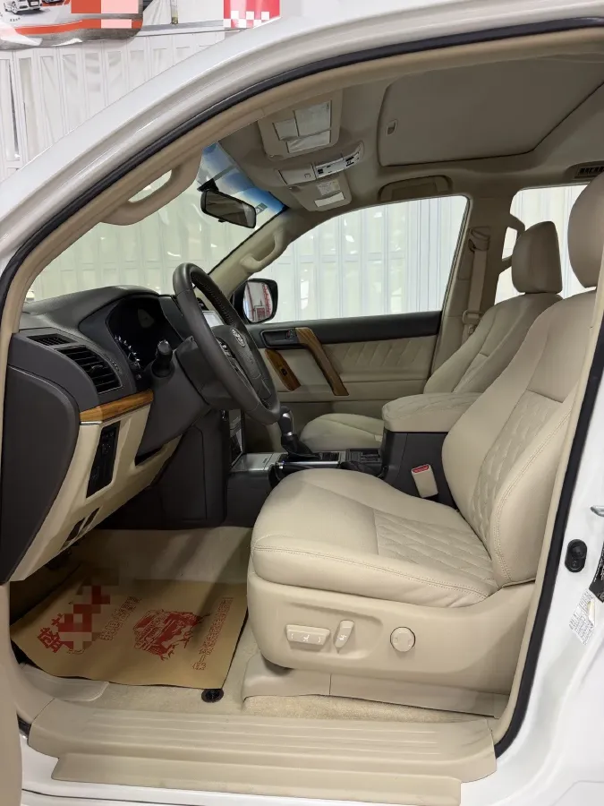 2019 Land Rover Range Rover Velar 2.0T 300HP L4 8AT,autocango,china used car exporter,china ev exporter,chinese used car exporter,chinese used ev exporter