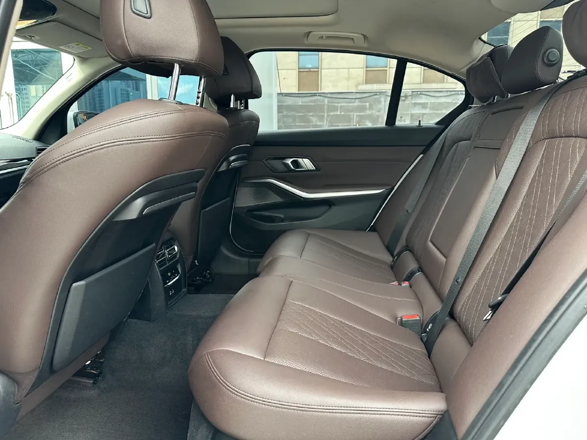 2022 BMW 3 Series 2.0T 156HP L4 8AT,autocango,china used car exporter,china ev exporter,chinese used car exporter,chinese used ev exporter