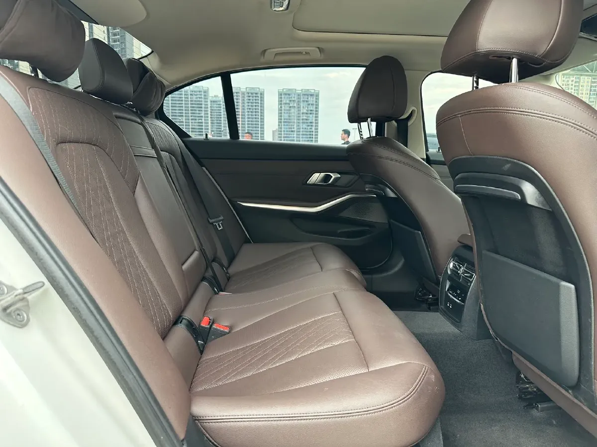 2022 BMW 3 Series 2.0T 156HP L4 8AT,autocango,china used car exporter,china ev exporter,chinese used car exporter,chinese used ev exporter