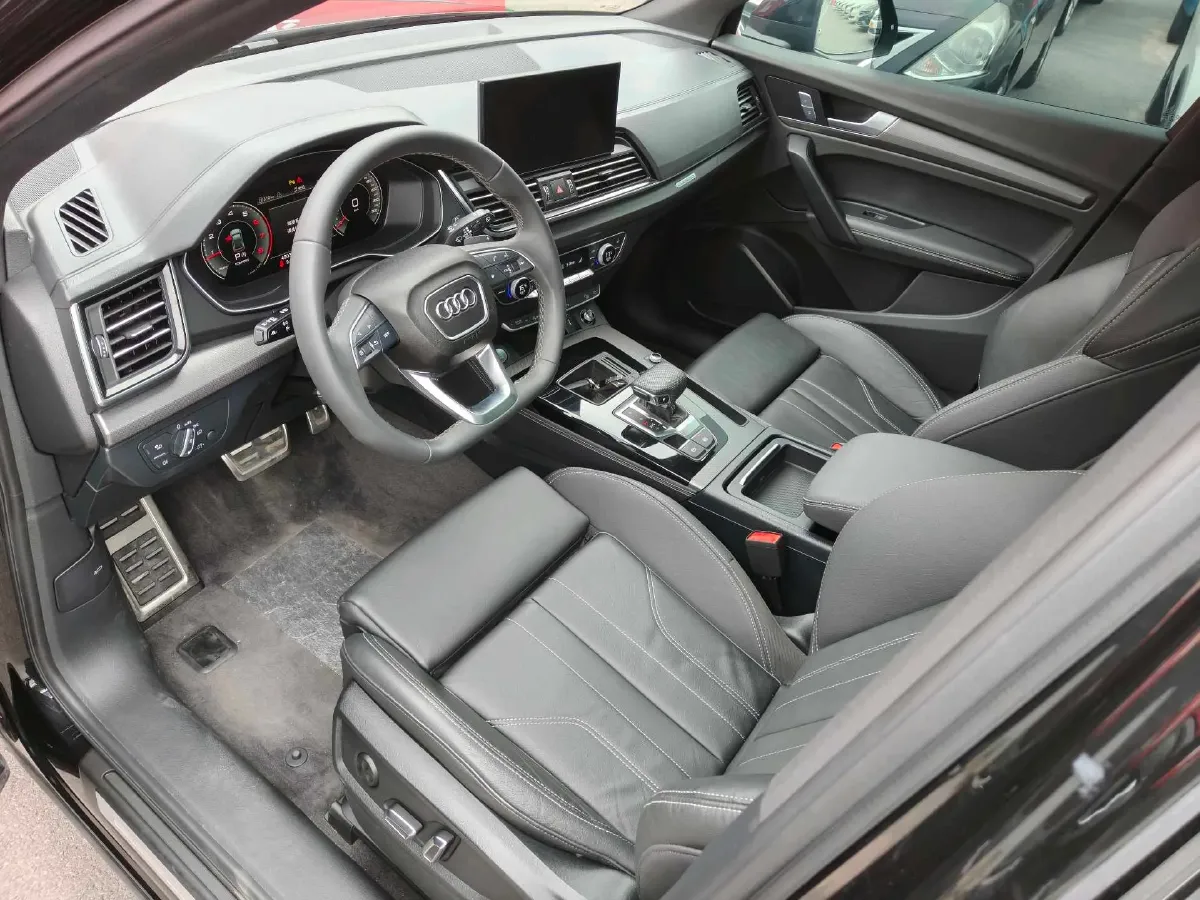 2024 Audi Q5L 2.0T 245HP L4 7DCT,autocango,china used car exporter,china ev exporter,chinese used car exporter,chinese used ev exporter