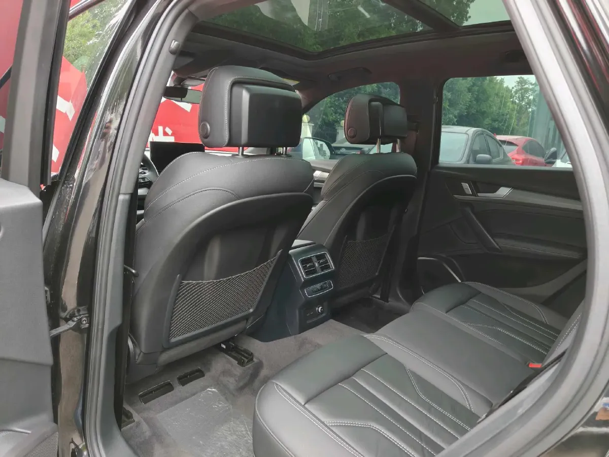 2024 Audi Q5L 2.0T 245HP L4 7DCT,autocango,china used car exporter,china ev exporter,chinese used car exporter,chinese used ev exporter