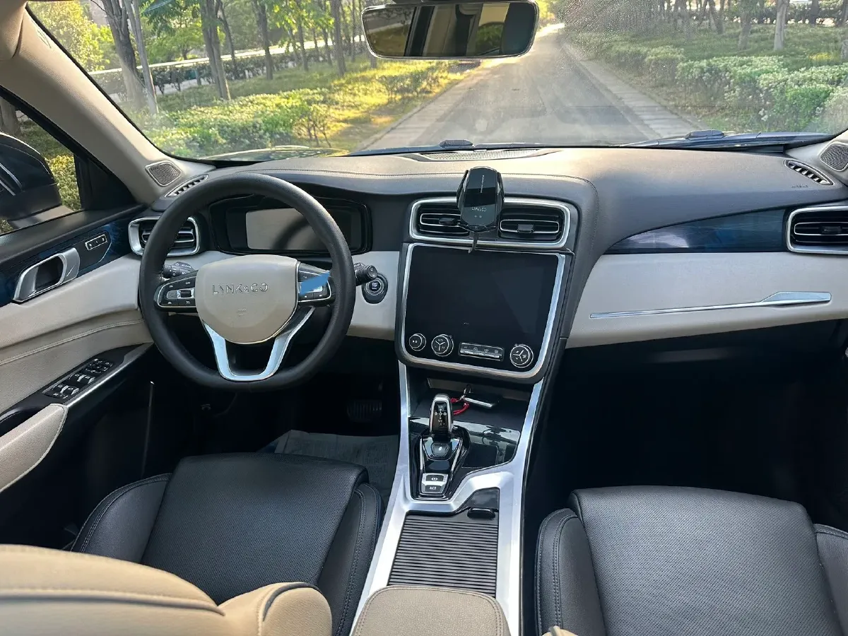2019 Beijing BJ40 2.0T 218HP L4 6AT,autocango,china used car exporter,china ev exporter,chinese used car exporter,chinese used ev exporter