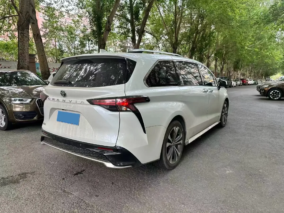 2024 Toyota Granvia 2.5L 189HP L4 E-CVT Hybrid,autocango,china used car exporter,china ev exporter,chinese used car exporter,chinese used ev exporter