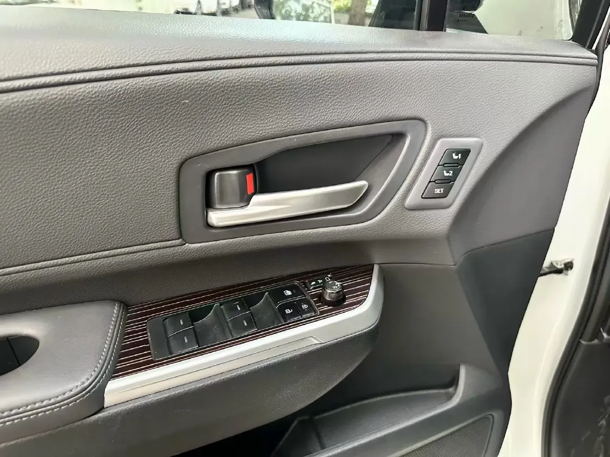 2024 Toyota Granvia 2.5L 189HP L4 E-CVT Hybrid,autocango,china used car exporter,china ev exporter,chinese used car exporter,chinese used ev exporter