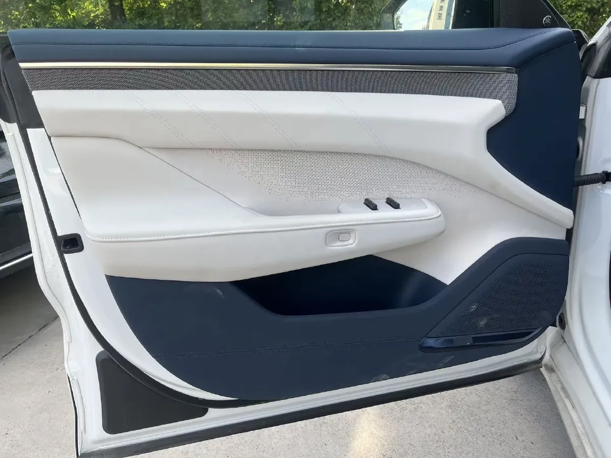 2025 Zeekr 001 BEV 100KWH,autocango,china used car exporter,china ev exporter,chinese used car exporter,chinese used ev exporter