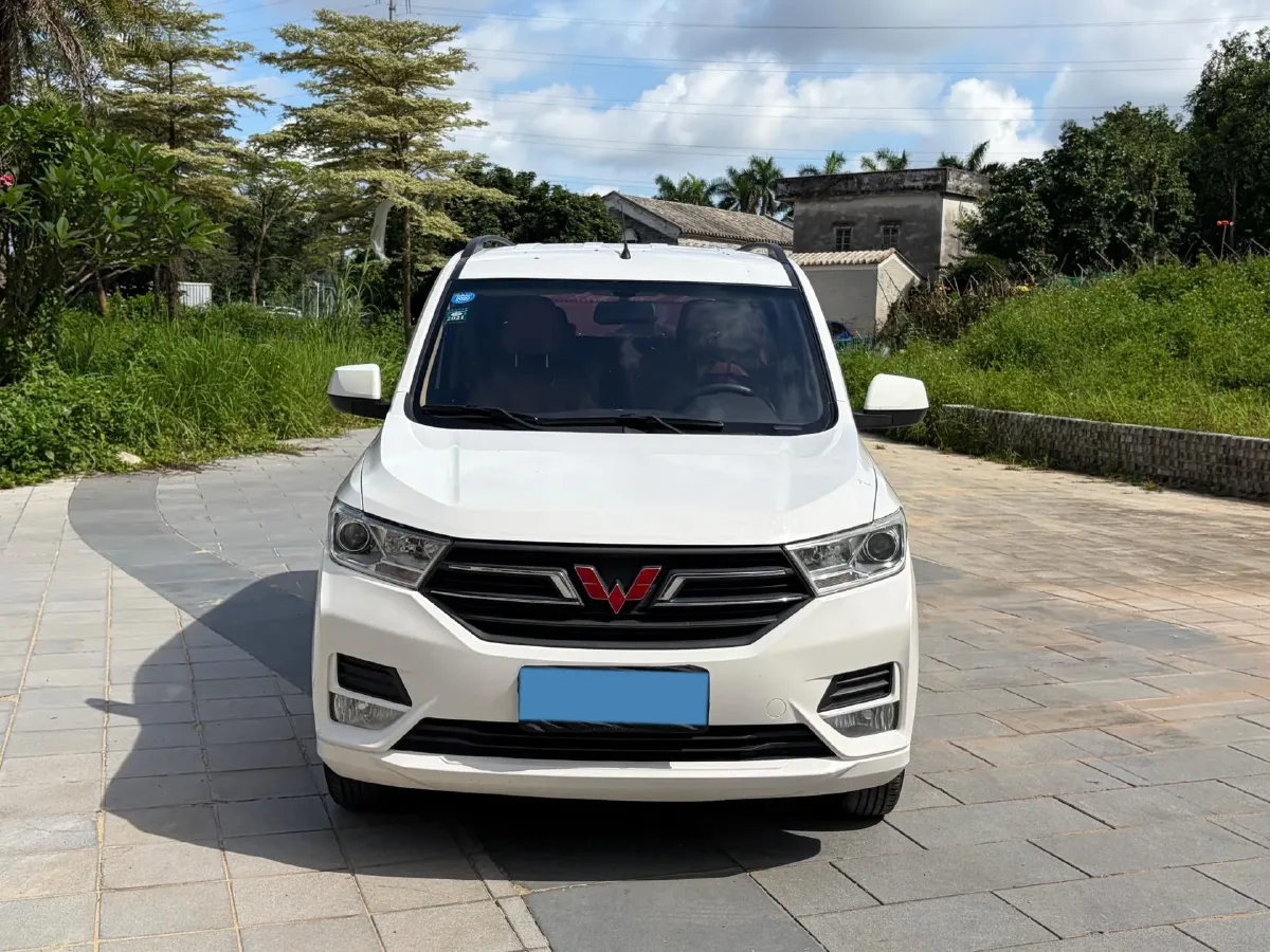 2018 WuLing HongGuang 1.5L 105HP L4 5MT,autocango,china used car exporter,china ev exporter,chinese used car exporter,chinese used ev exporter