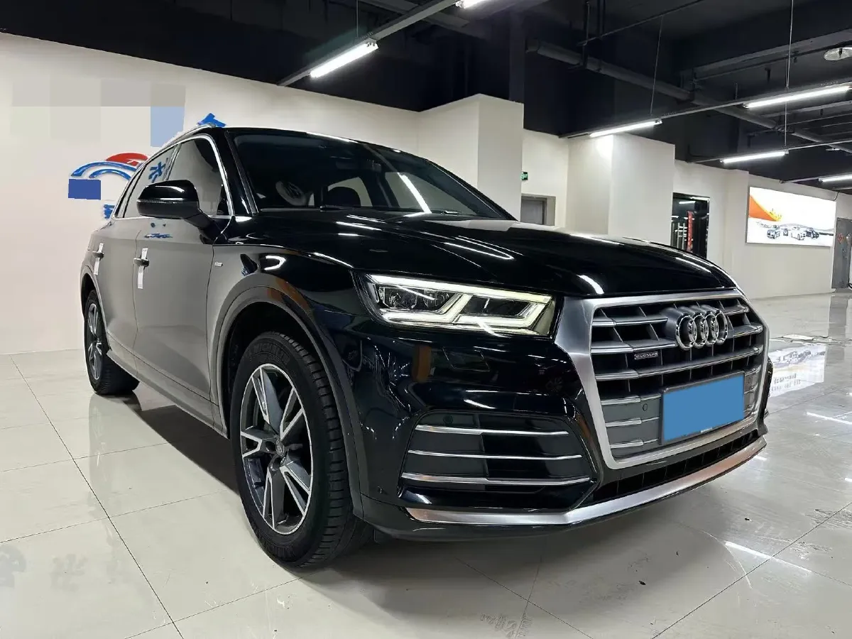 2020 Audi Q5L 2.0T 190HP L4 7DCT,autocango,china used car exporter,china ev exporter,chinese used car exporter,chinese used ev exporter