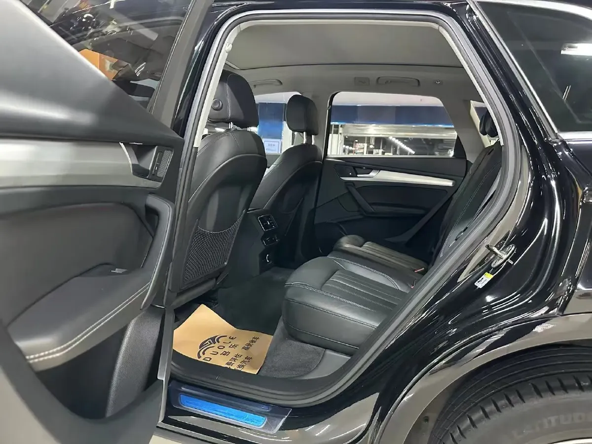 2020 Audi Q5L 2.0T 190HP L4 7DCT,autocango,china used car exporter,china ev exporter,chinese used car exporter,chinese used ev exporter