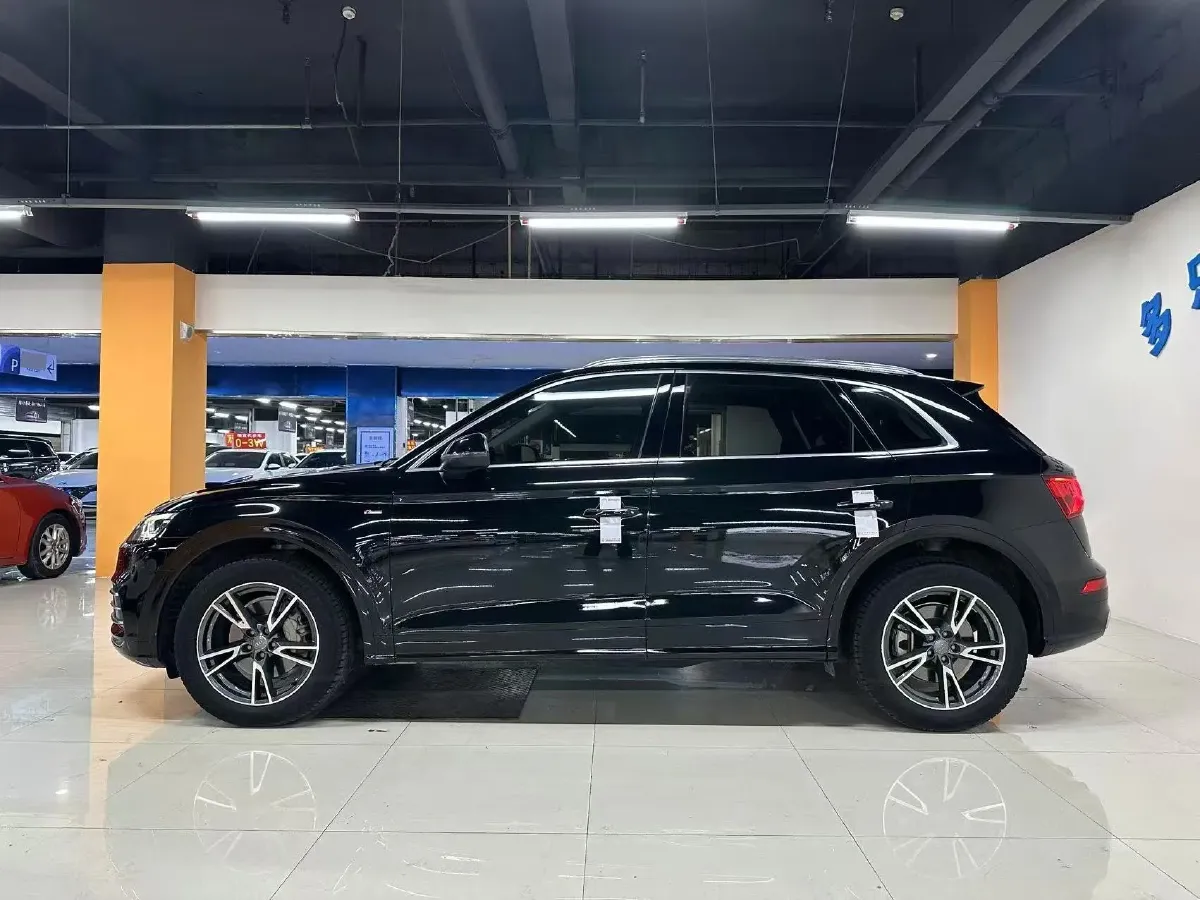 2020 Audi Q5L 2.0T 190HP L4 7DCT,autocango,china used car exporter,china ev exporter,chinese used car exporter,chinese used ev exporter