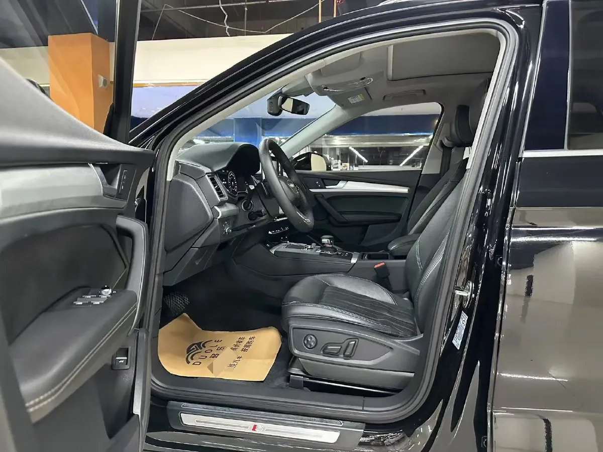 2020 Audi Q5L 2.0T 190HP L4 7DCT,autocango,china used car exporter,china ev exporter,chinese used car exporter,chinese used ev exporter