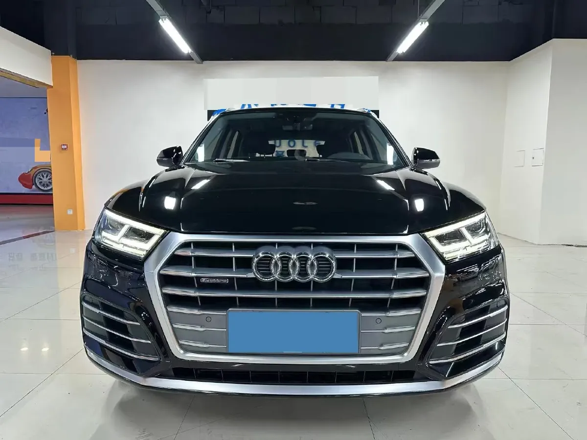 2020 Audi Q5L 2.0T 190HP L4 7DCT,autocango,china used car exporter,china ev exporter,chinese used car exporter,chinese used ev exporter