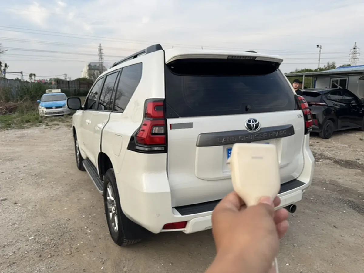 2018 Land Rover Discovery Sport 2.0T 241HP L4 9AT,autocango,china used car exporter,china ev exporter,chinese used car exporter,chinese used ev exporter