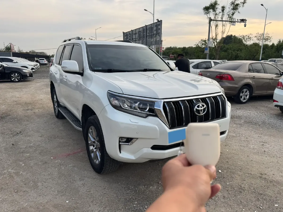 2018 Land Rover Discovery Sport 2.0T 241HP L4 9AT,autocango,china used car exporter,china ev exporter,chinese used car exporter,chinese used ev exporter