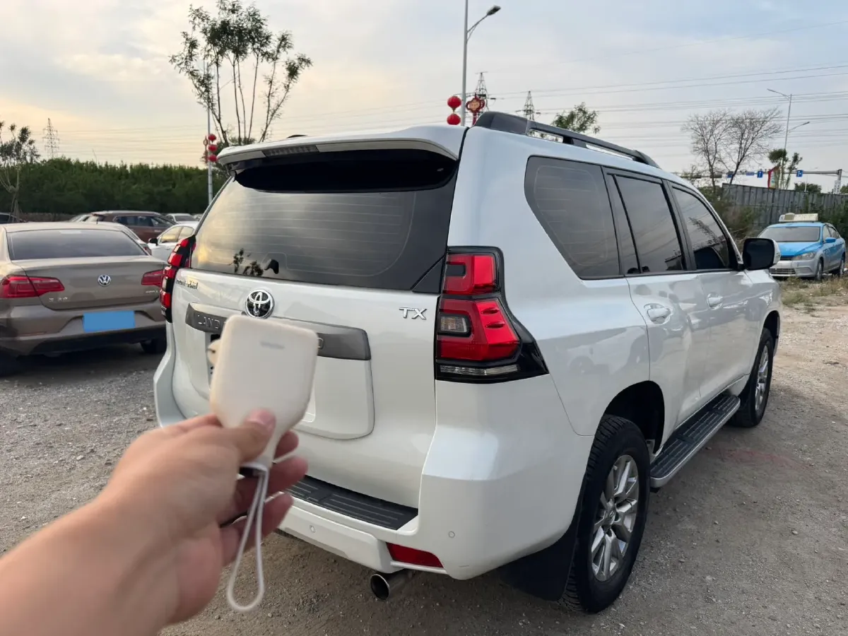 2018 Land Rover Discovery Sport 2.0T 241HP L4 9AT,autocango,china used car exporter,china ev exporter,chinese used car exporter,chinese used ev exporter