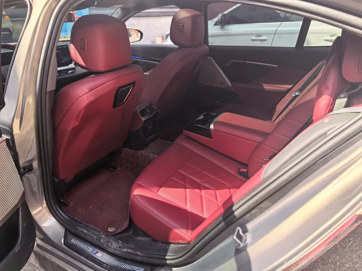 2024 BMW 5 Series 2.0T 258HP L4 8AT,autocango,china used car exporter,china ev exporter,chinese used car exporter,chinese used ev exporter