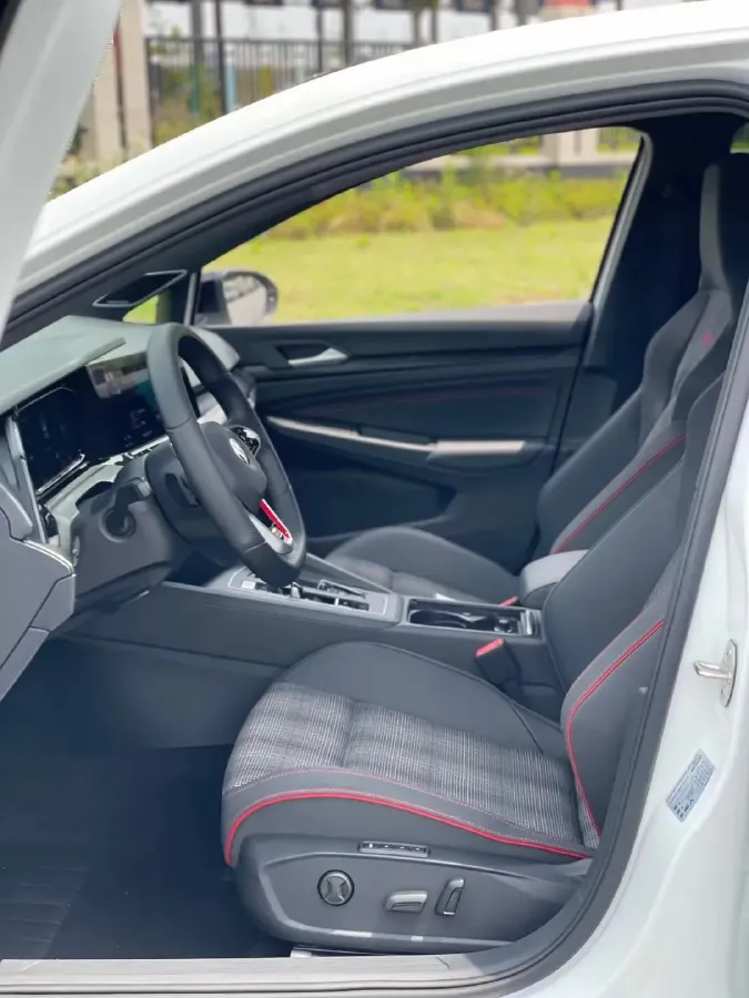 2021 Volkswagen GolfGTI 2.0T 220HP L4 7DCT,autocango,china used car exporter,china ev exporter,chinese used car exporter,chinese used ev exporter