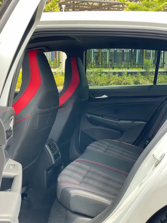 2021 Volkswagen GolfGTI 2.0T 220HP L4 7DCT,autocango,china used car exporter,china ev exporter,chinese used car exporter,chinese used ev exporter