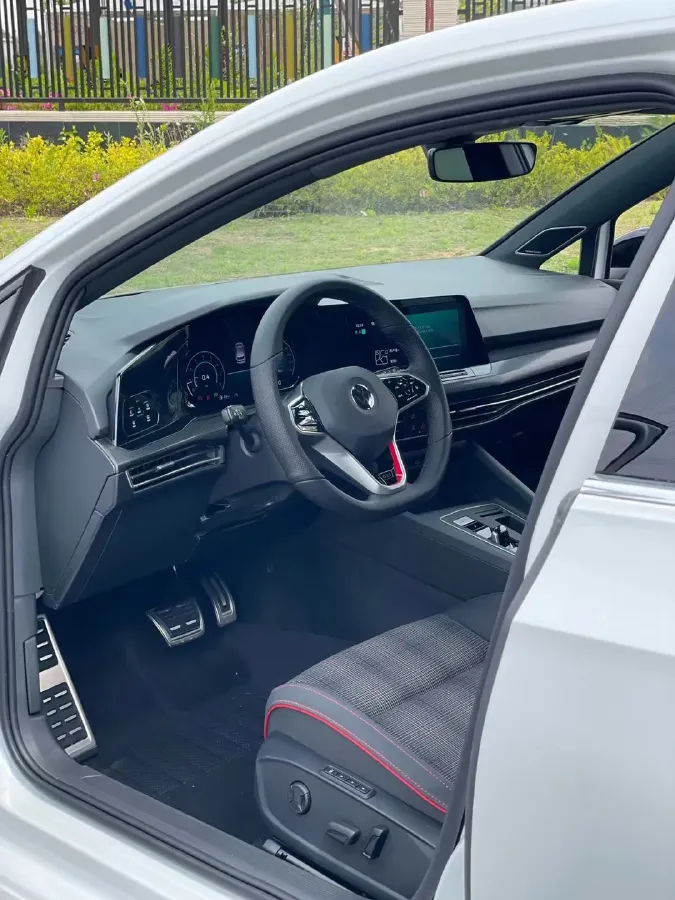 2021 Volkswagen GolfGTI 2.0T 220HP L4 7DCT,autocango,china used car exporter,china ev exporter,chinese used car exporter,chinese used ev exporter