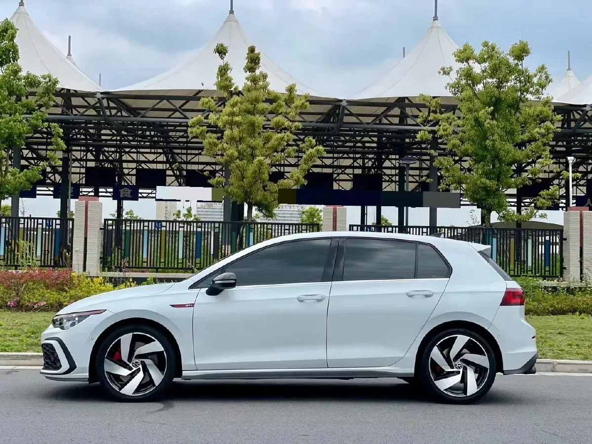 2021 Volkswagen GolfGTI 2.0T 220HP L4 7DCT,autocango,china used car exporter,china ev exporter,chinese used car exporter,chinese used ev exporter
