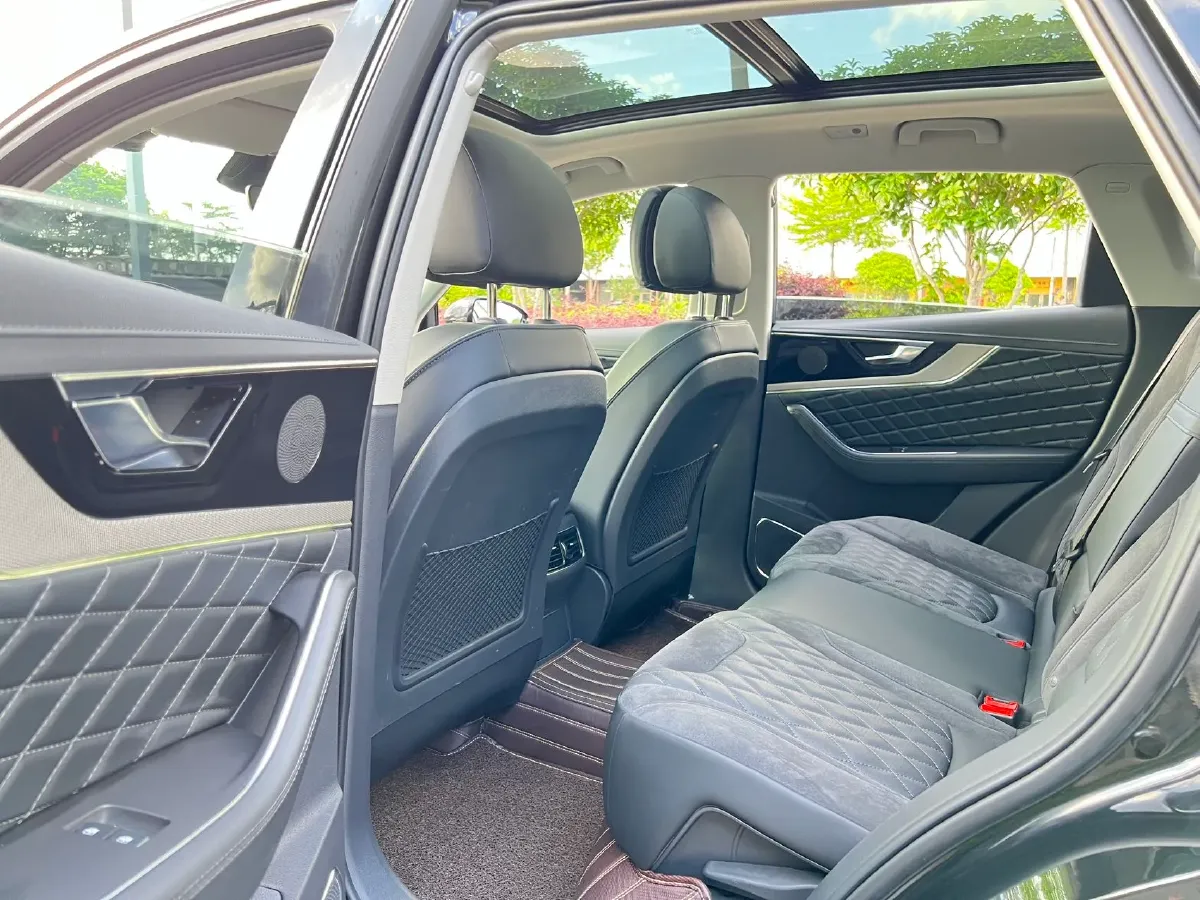 2019 HongQi HS5 2.0T 224HP L4 6AT,autocango,china used car exporter,china ev exporter,chinese used car exporter,chinese used ev exporter