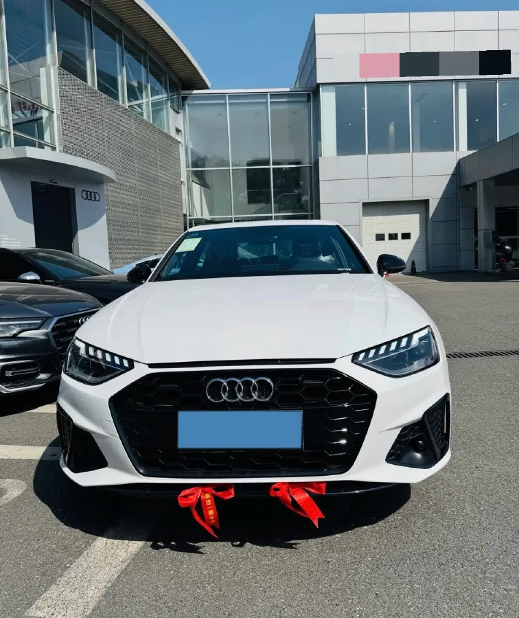 2024 Audi A4L 2.0T 190HP L4 7DCT,autocango,china used car exporter,china ev exporter,chinese used car exporter,chinese used ev exporter
