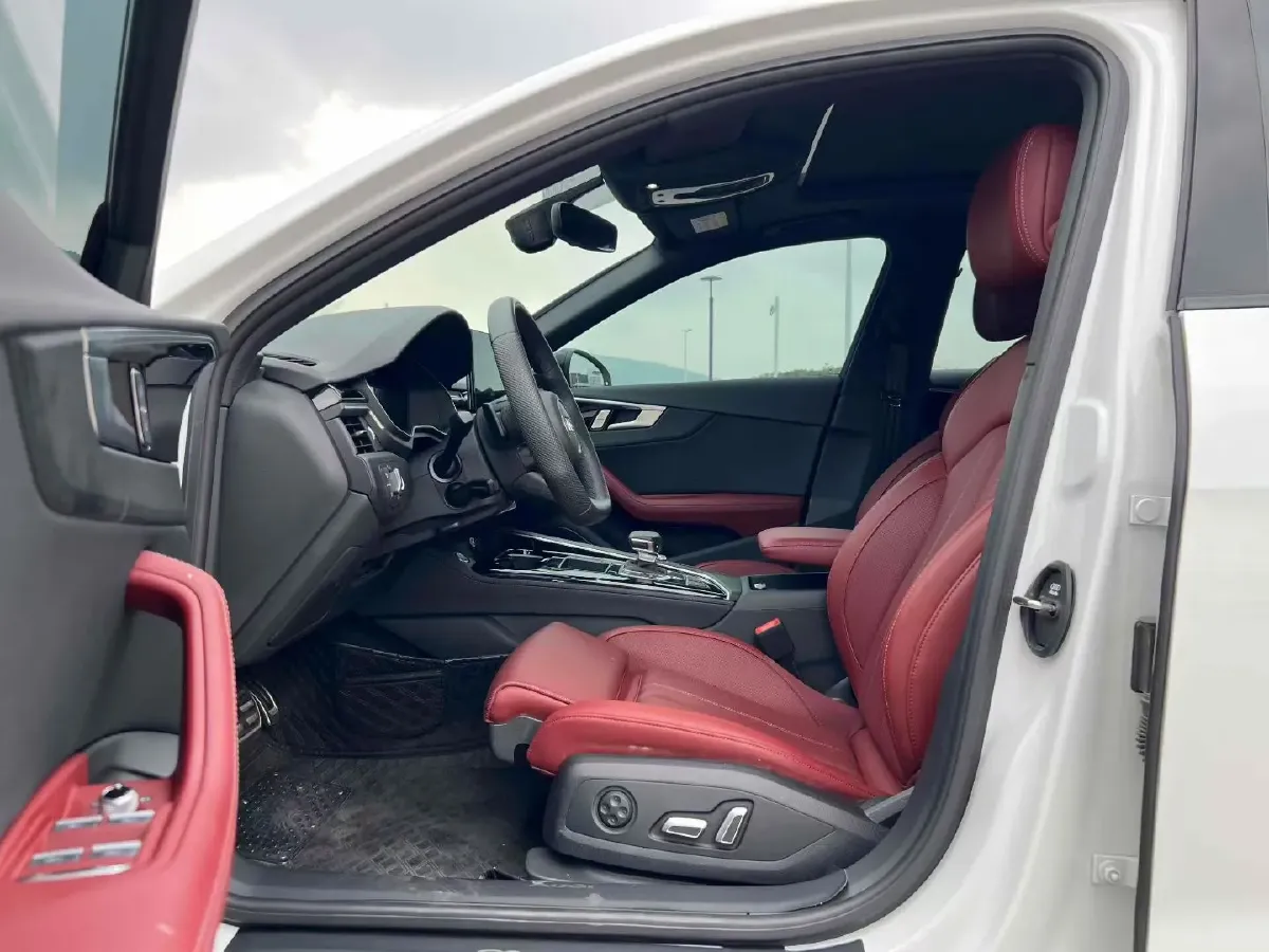 2024 Audi A4L 2.0T 190HP L4 7DCT,autocango,china used car exporter,china ev exporter,chinese used car exporter,chinese used ev exporter