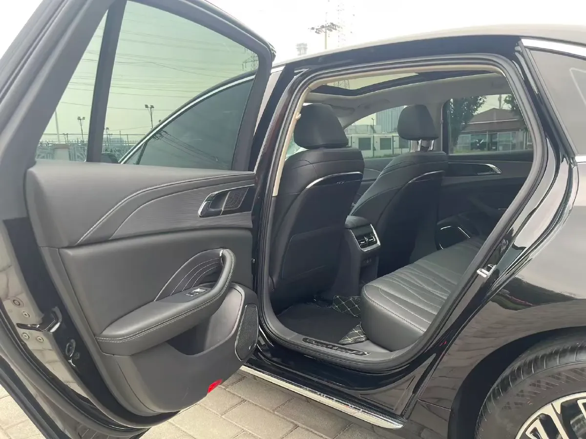 2023 HongQi H5 1.8T 197HP L4 8AT,autocango,china used car exporter,china ev exporter,chinese used car exporter,chinese used ev exporter