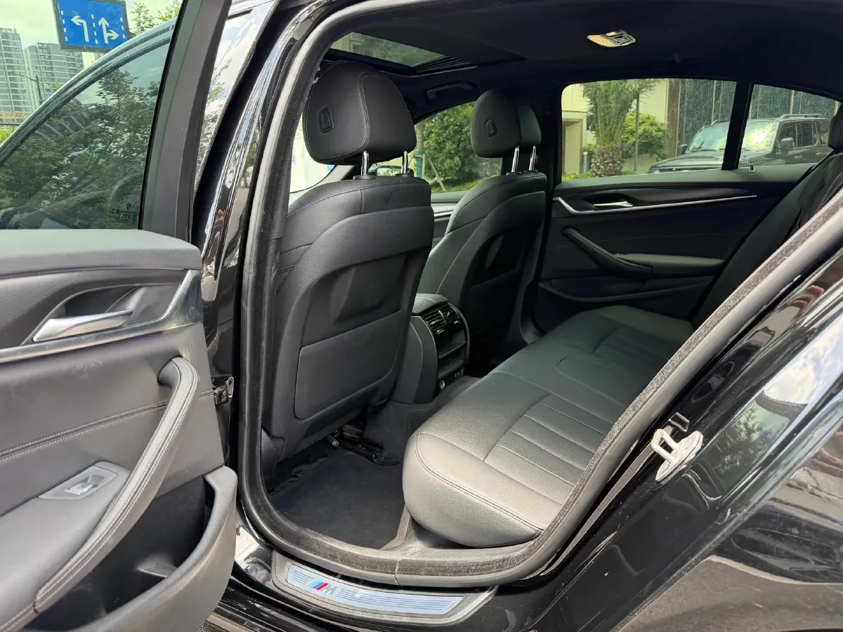 2021 BMW 5 Series 2.0T 184HP L4 8AT,autocango,china used car exporter,china ev exporter,chinese used car exporter,chinese used ev exporter