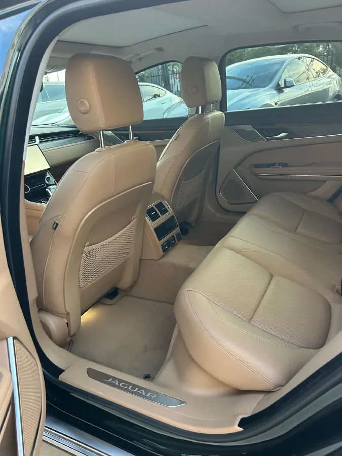 2025 Jaguar XFL 2.0T 250HP L4 8AT,autocango,china used car exporter,china ev exporter,chinese used car exporter,chinese used ev exporter