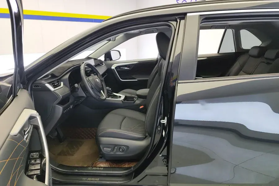 2024 Toyota RAV4 2.0L 171HP L4 CVT,autocango,china used car exporter,china ev exporter,chinese used car exporter,chinese used ev exporter