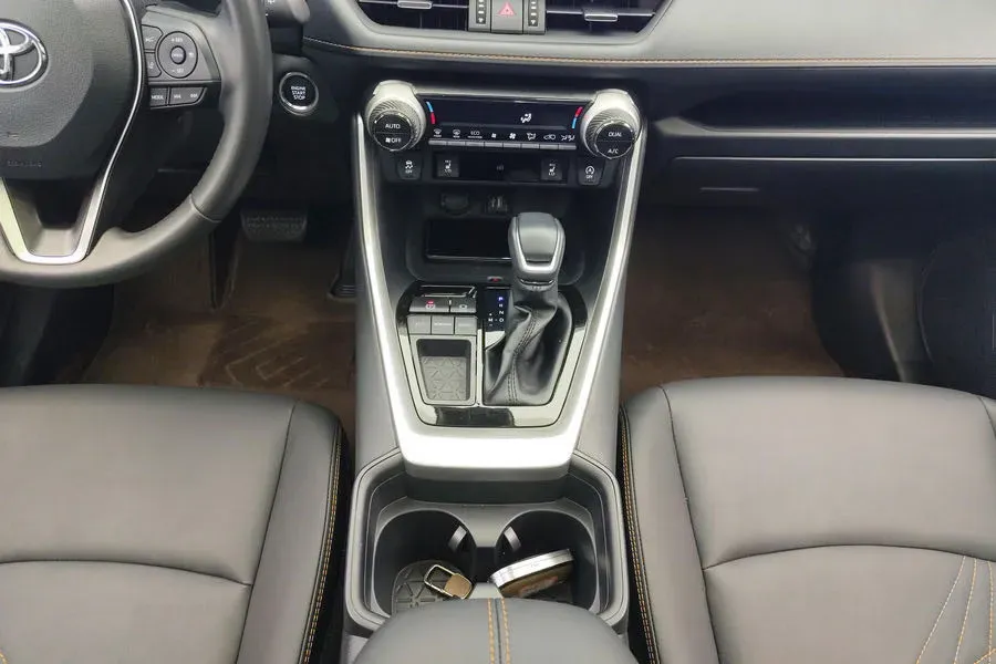 2024 Toyota RAV4 2.0L 171HP L4 CVT,autocango,china used car exporter,china ev exporter,chinese used car exporter,chinese used ev exporter