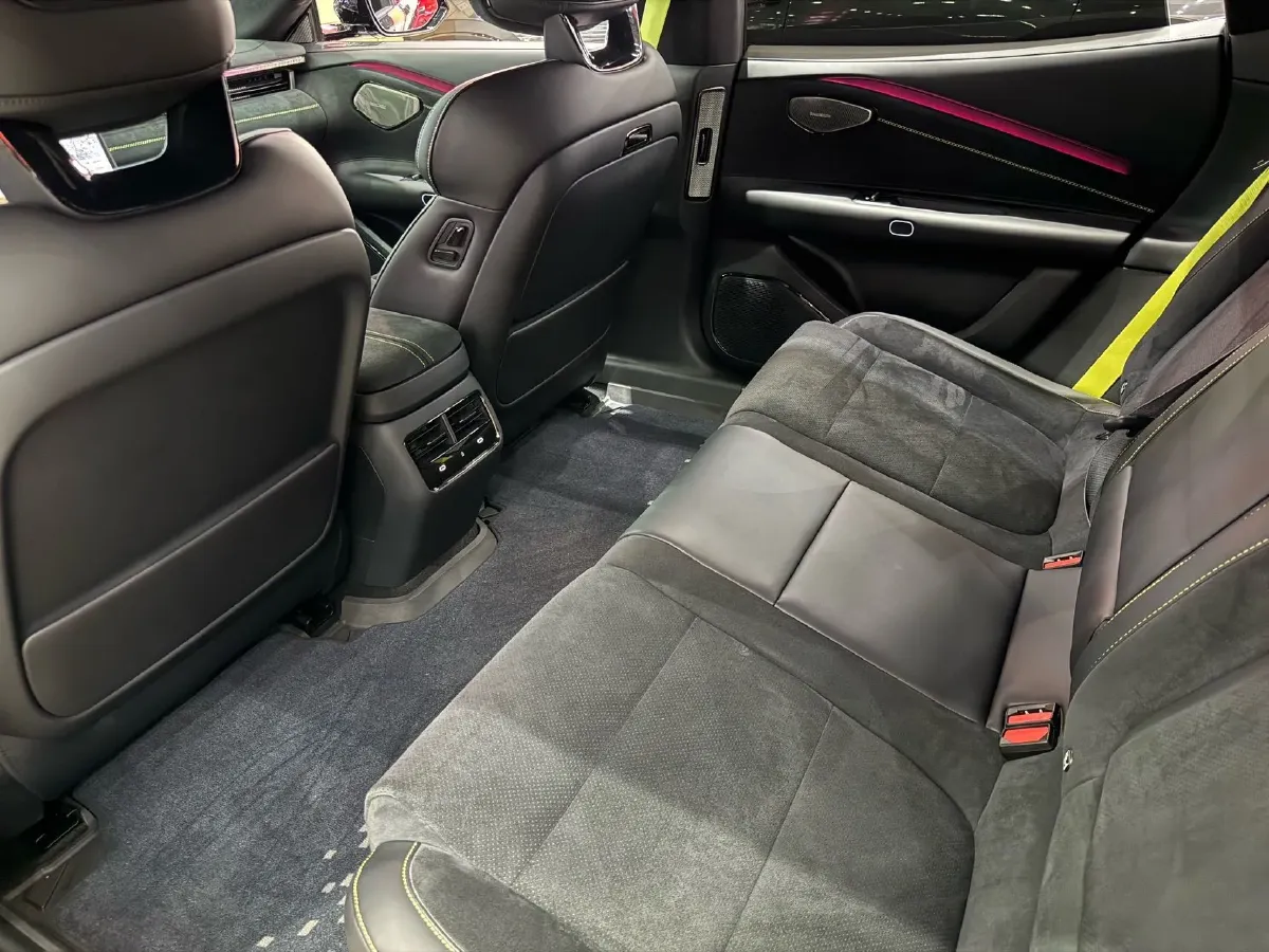2025 LYNK&CO 10 EM-P 1.5T 163HP L4 3DHT PHEV,autocango,china used car exporter,china ev exporter,chinese used car exporter,chinese used ev exporter