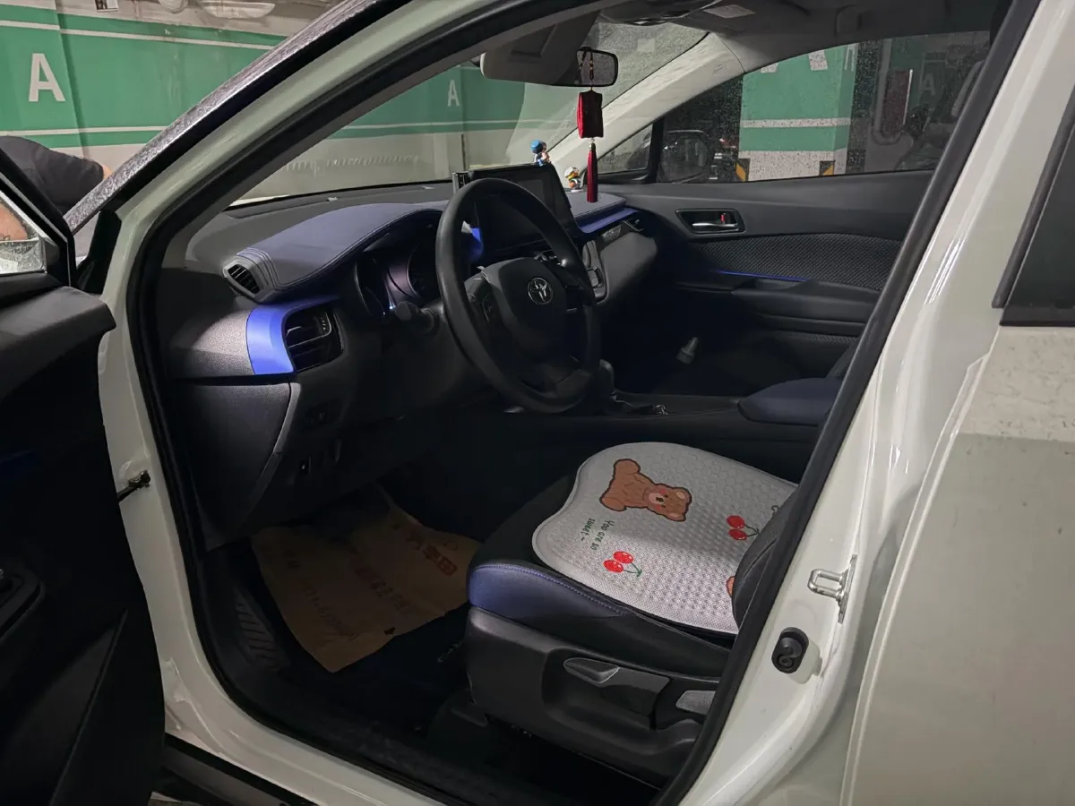 2021 Toyota C-HR 2.0L 171HP L4 CVT,autocango,china used car exporter,china ev exporter,chinese used car exporter,chinese used ev exporter