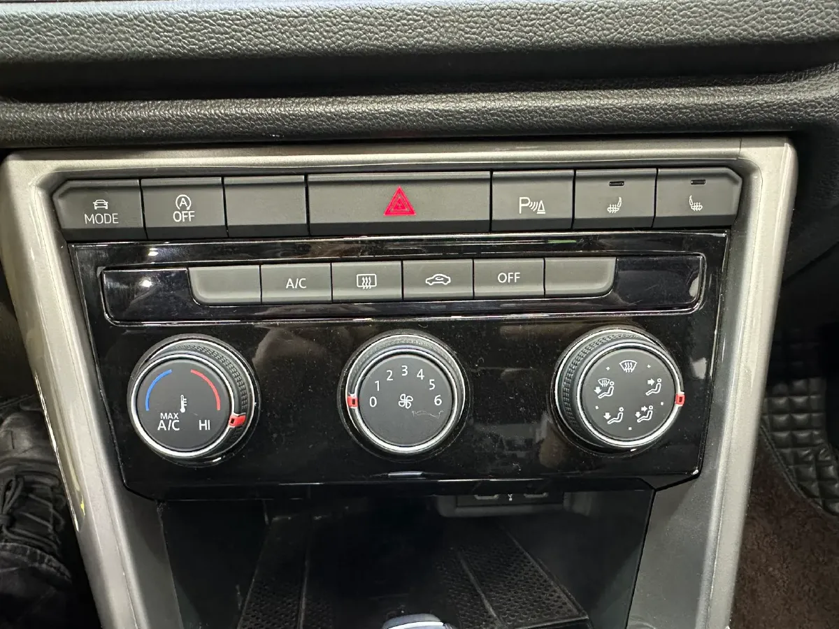 2022 Volkswagen T-Roc 1.4T 150HP L4 7DCT,autocango,china used car exporter,china ev exporter,chinese used car exporter,chinese used ev exporter