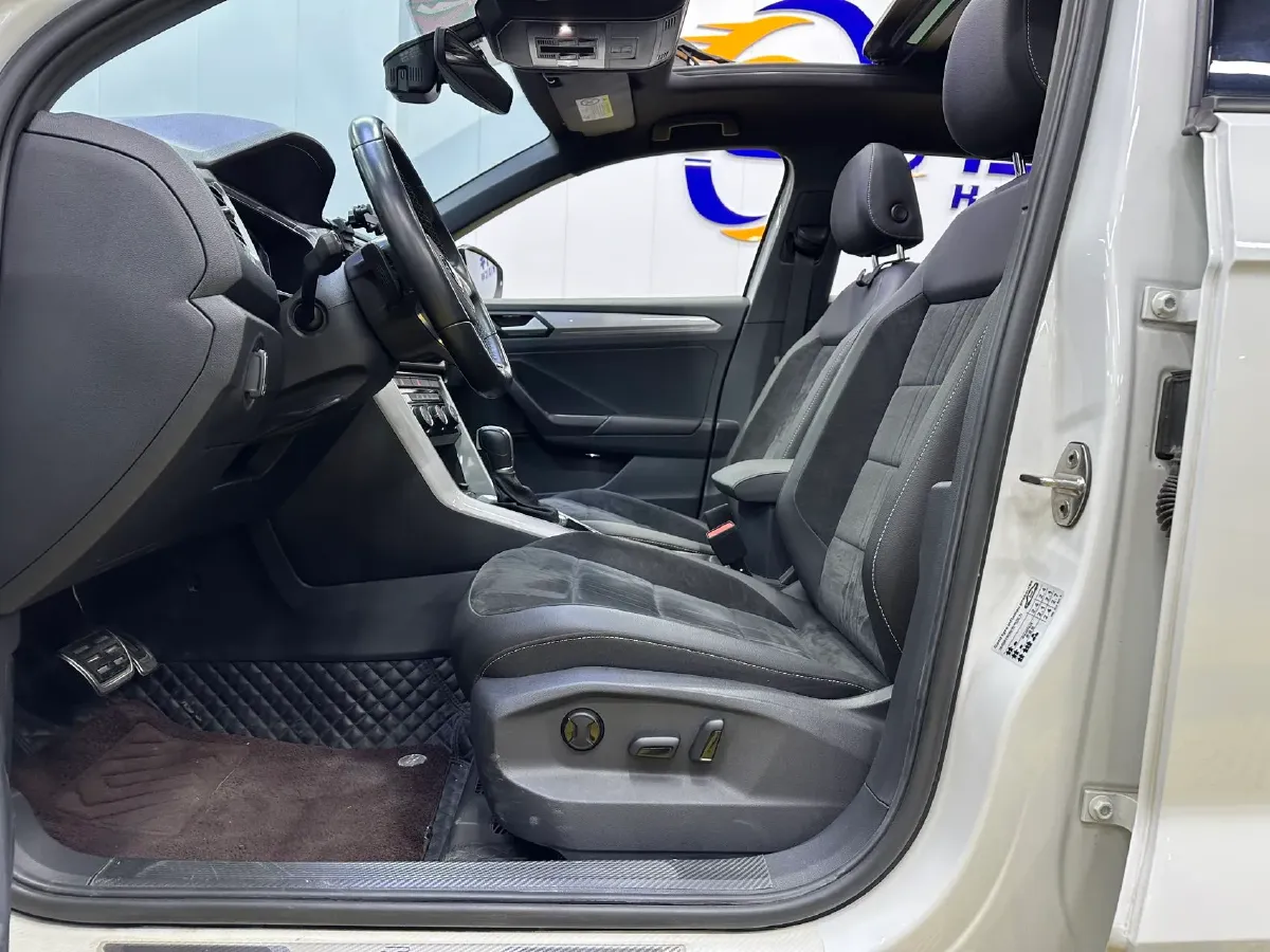 2022 Volkswagen T-Roc 1.4T 150HP L4 7DCT,autocango,china used car exporter,china ev exporter,chinese used car exporter,chinese used ev exporter