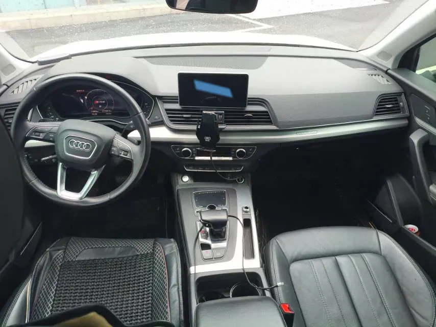 2020 Audi Q5L 2.0T 190HP L4 7DCT,autocango,china used car exporter,china ev exporter,chinese used car exporter,chinese used ev exporter