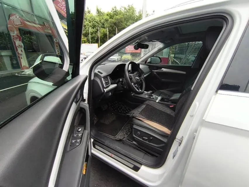 2020 Audi Q5L 2.0T 190HP L4 7DCT,autocango,china used car exporter,china ev exporter,chinese used car exporter,chinese used ev exporter