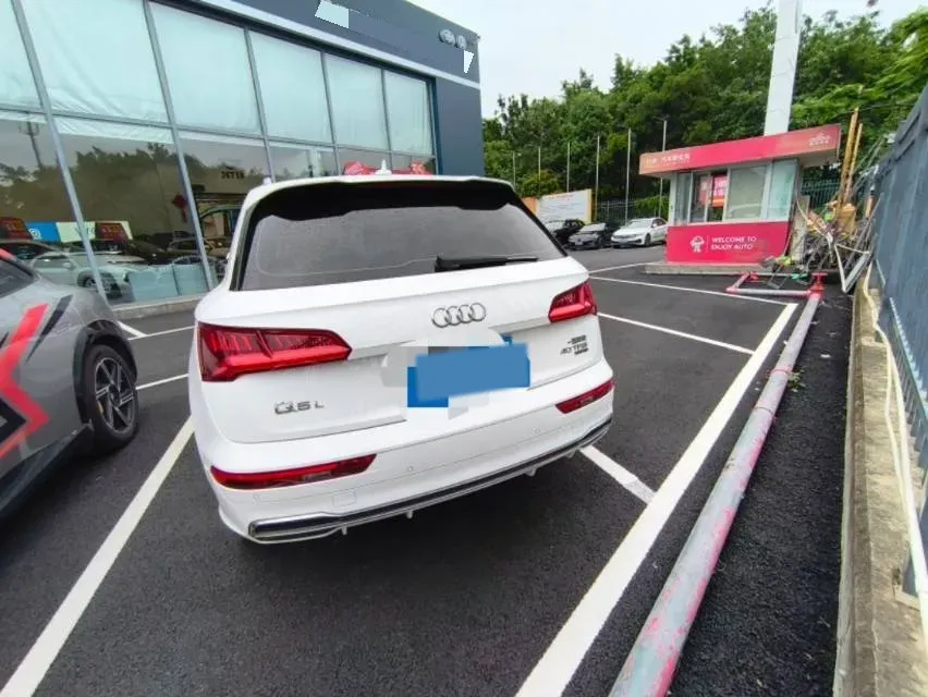 2020 Audi Q5L 2.0T 190HP L4 7DCT,autocango,china used car exporter,china ev exporter,chinese used car exporter,chinese used ev exporter