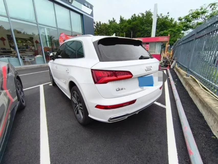 2020 Audi Q5L 2.0T 190HP L4 7DCT,autocango,china used car exporter,china ev exporter,chinese used car exporter,chinese used ev exporter