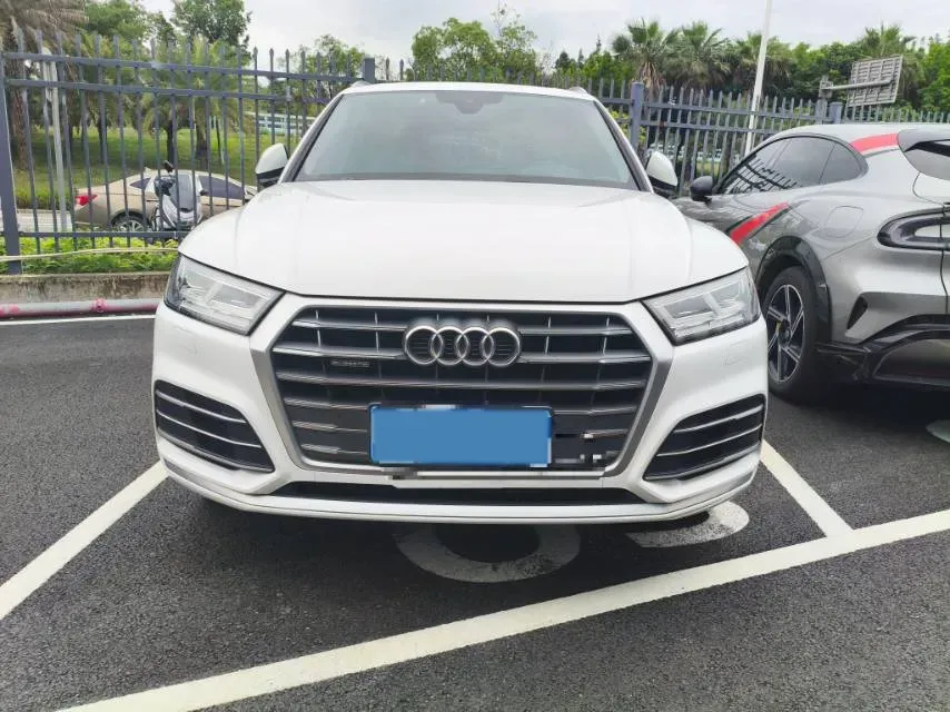 2020 Audi Q5L 2.0T 190HP L4 7DCT,autocango,china used car exporter,china ev exporter,chinese used car exporter,chinese used ev exporter