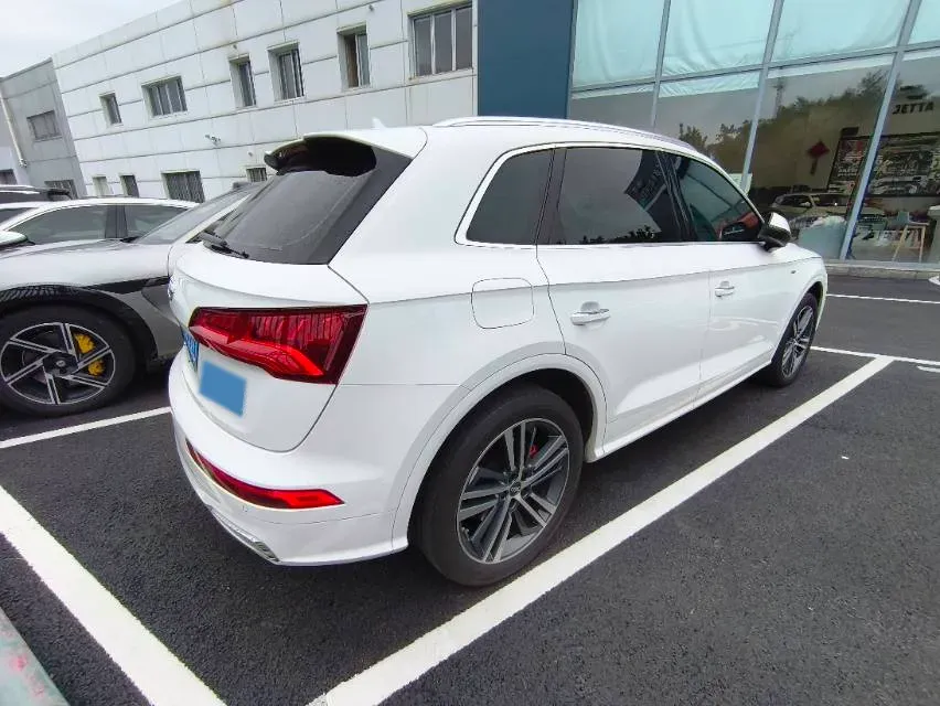 2020 Audi Q5L 2.0T 190HP L4 7DCT,autocango,china used car exporter,china ev exporter,chinese used car exporter,chinese used ev exporter