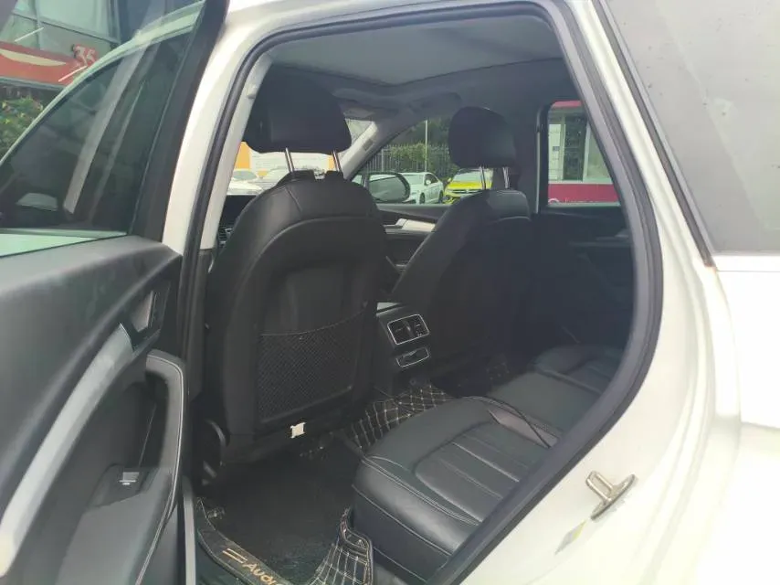 2020 Audi Q5L 2.0T 190HP L4 7DCT,autocango,china used car exporter,china ev exporter,chinese used car exporter,chinese used ev exporter